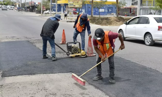 CONTINÚAN LAS LABORES DE MANTENIMIENTO A VIALIDADES EN DIVERSOS PUNTOS DE LA CAPITAL SINALOENSE