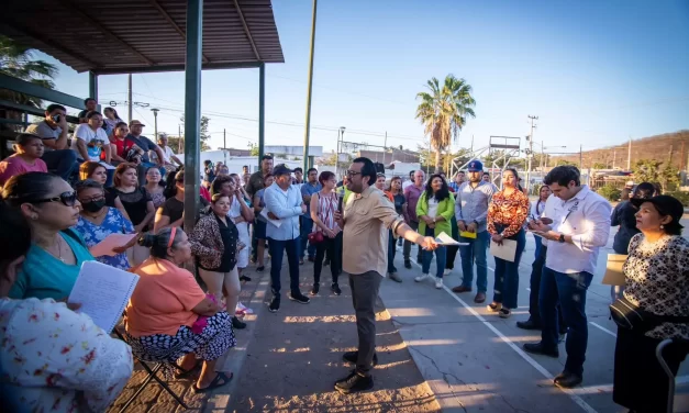 ALCALDE DE CULIACÁN ATIENDE PETICIONES DE VECINOS DEL FRACCIONAMIENTO ALAMEDA