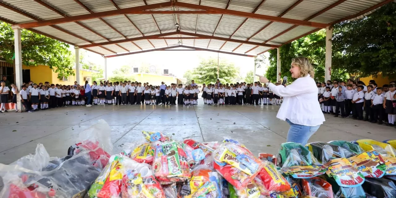 ENEYDA ROCHA RUIZ ENTREGA JUGUETES A NIÑAS Y NIÑOS EN LA SINDICATURA DE PERICOS