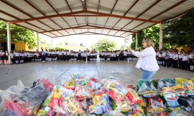 ENEYDA ROCHA RUIZ ENTREGA JUGUETES A NIÑAS Y NIÑOS EN LA SINDICATURA DE PERICOS