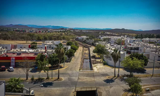 CONTINÚA LIMPIEZA Y DESAZOLVE DE ARROYOS