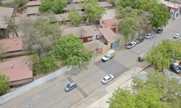 REFUERZAN ACCESOS SEGUROS A ESCUELAS CON INSTALACIÓN DE PASOS PEATONAL NIVEL BANQUETA