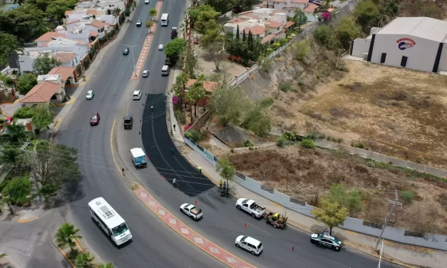 MANTIENEN OBRAS DE REENCARPETADO Y BACHEO EN DIVERSAS VIALIDADES