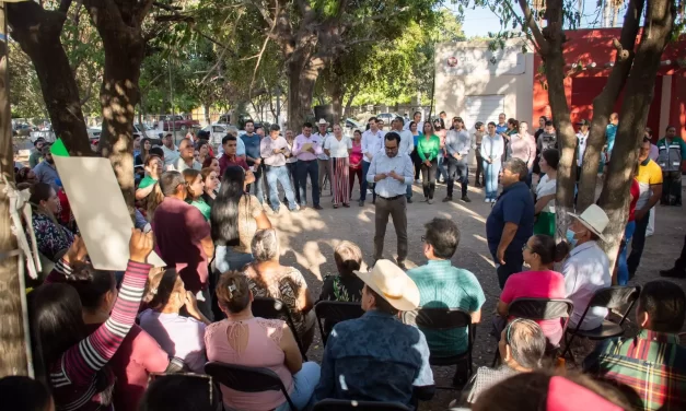 JUAN DE DIOS GÁMEZ HACE COMPROMISOS DE ENTREGA DE VIVIENDAS Y PAVIMENTACIÓN EN EL TAMARINDO