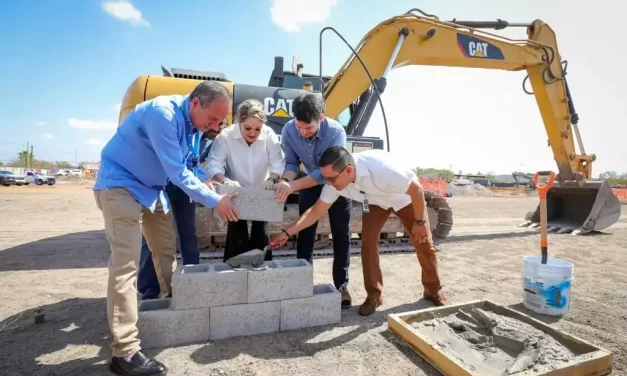 ENEYDA ROCHA ASISTE A LA COLOCACIÓN DE LA PRIMERA PIEDRA DE LA TIENDA WALMART