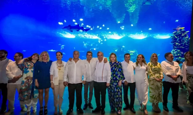 ROCHA Y EL SECRETARIO DE TURISMO, MIGUEL TORRUCO, INAUGURAN EL ACUARIO MAR DE CORTÉS