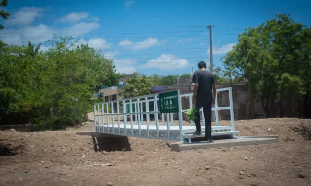 INSTALAN PUENTE PEATONAL SOBRE ARROYO PELIGROSO EN LA COLONIA PROGRESO