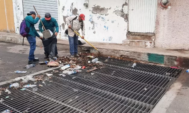 CUADRILLAS DE LIMPIEZA TRABAJAN EN DIFERENTES PUNTOS DE LA CIUDAD