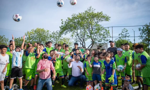 ALCALDE DE CULIACÁN CUMPLE Y ENTREGA CANCHA DE FUTBOL REHABILITADA EN PRADOS DEL SUR