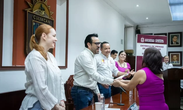 JUAN DE DIOS GÁMEZ ENTREGA PRIMAS DE ANTIGÜEDAD A JUBILADOS SINDICALIZADOS