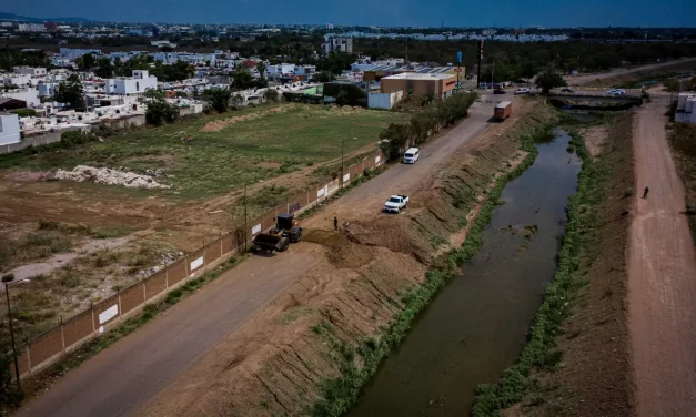 AYUNTAMIENTO REPARA SOCAVÓN REGISTRADO EN EL FRACCIONAMIENTO VILLAS DEL RÍO