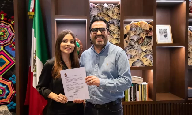 JUAN DE DIOS GÁMEZ TOMA PROTESTA A ADALAY MONTOYA COMO DIRECTORA DEL INSTITUTO MIA