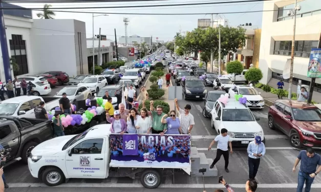 EL PAS CULMINA SUS FESTEJOS CON UNA CARAVANA