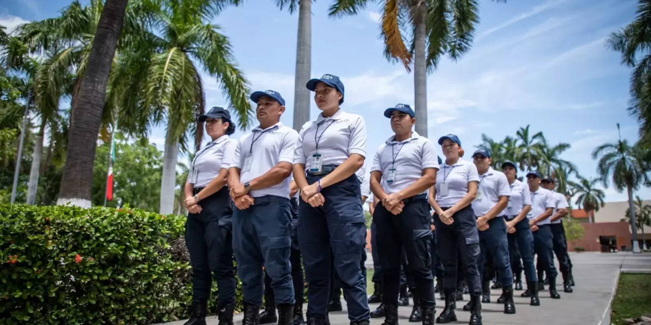 JUAN DE DIOS GÁMEZ MOTIVA A JÓVENES CADETES DE LA UNIVERSIDAD DE LA POLICÍA DEL ESTADO DE SINALOA