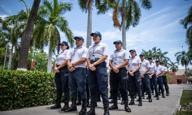 JUAN DE DIOS GÁMEZ MOTIVA A JÓVENES CADETES DE LA UNIVERSIDAD DE LA POLICÍA DEL ESTADO DE SINALOA