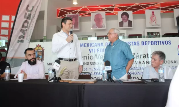 RINDEN HOMENAJE AL PERIODISTA ANTONIO VELÁZQUEZ