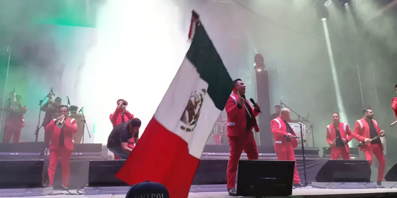 VIBRÓ LA ARROLLADORA BANDA EL LIMÓN EN NOCHE MEXICANA