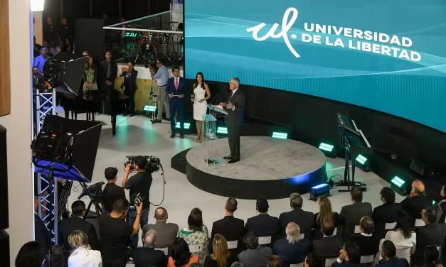 RICARDO SALINAS CREA LA UNIVERSIDAD DE LA LIBERTAD