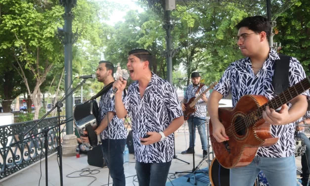 EL GRUPO NORTEÑO EL CONCEPTO AMENIZÓ UNA DE LAS TARDES DE FIESTA EN EL KIOSCO