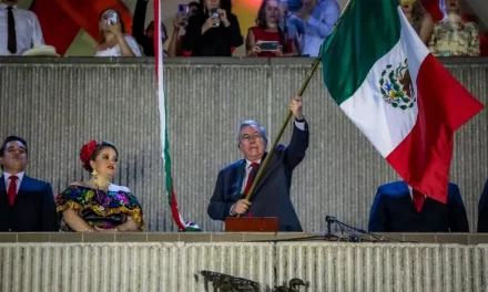 MILES CELEBRAN LA INDEPENDENCIA DE MÉXICO JUNTO CON EL GOBERNADOR ROCHA