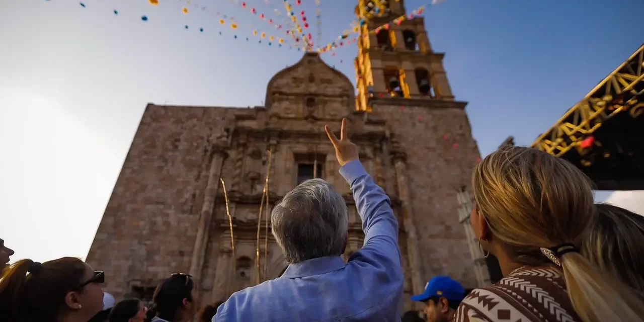 ASISTE ROCHA MOYA A LA PROCESIÓN EN HONOR DE LA VIRGEN DE “NUESTRA SEÑORA DE EL ROSARIO”