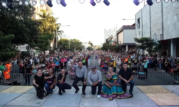 ¡ARMAN COREOGRAFÍA MONUMENTAL CON “EL SINALOENSE”!