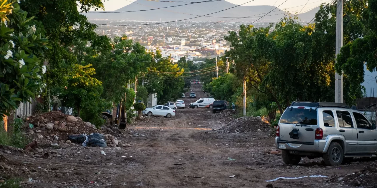 COLONIA ROSARIO UZÁRRAGA Y 6 DE ENERO SERÁN BENEFICIADAS CON OBRAS DE PAVIMENTACIÓN