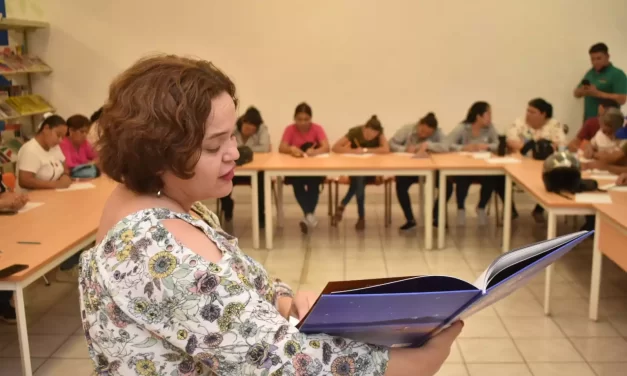 TALLER DE GEORGINA MARTÍNEZ A BIBLIOTECARIOS DE CULIACÁN