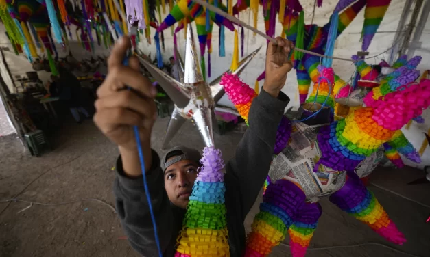 LAS PIÑATAS, UNA TRADICIÓN QUE PINTA DE COLOR Y ALEGRÍA LAS NAVIDADES MEXICANAS