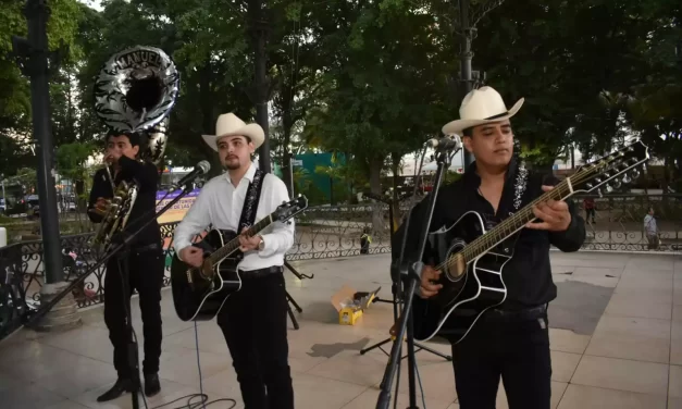 FIESTA EN EL KIOSCO CON AURIEL GAXIOLA