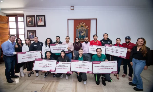 AYUNTAMIENTO ENTREGA BECAS DEPORTIVAS CULIACÁN PARA ATLETAS Y ENTRENADORES