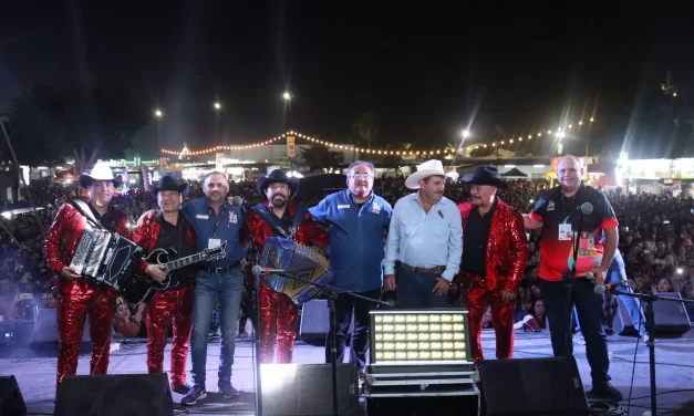 SENSACIONAL CIERRE DEL TEATRO DEL PUEBLO EN LA EXPO GANADERA SINALOA 2023