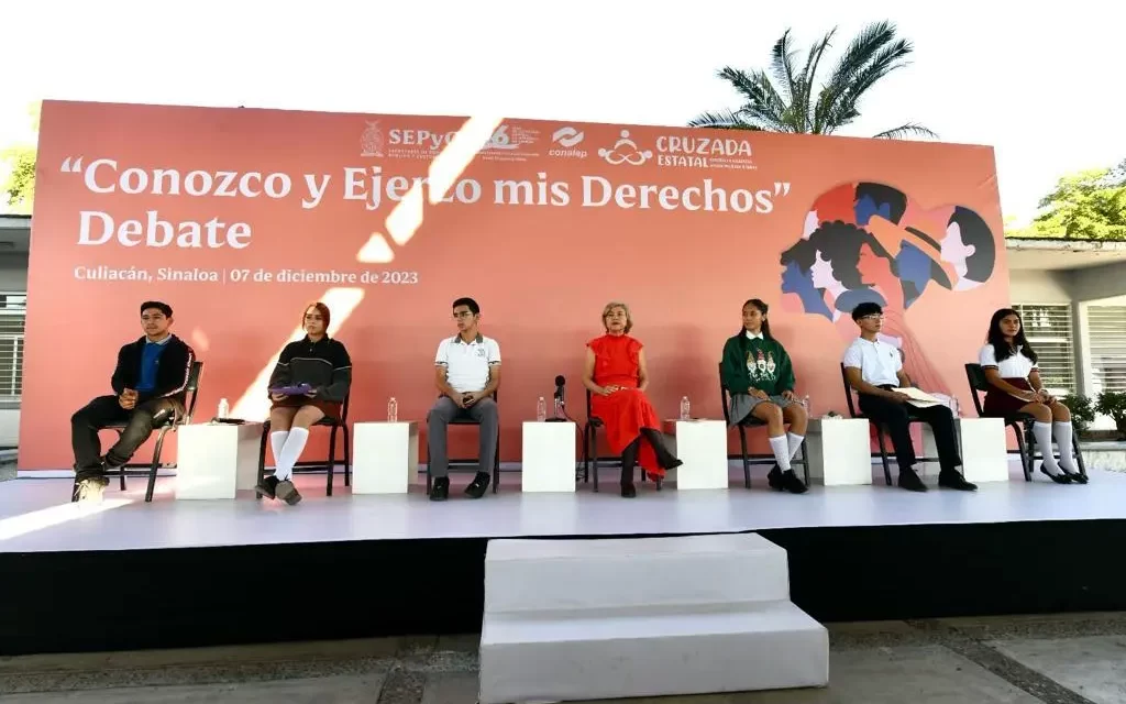 JÓVENES SE ABREN AL DIÁLOGO Y PARTICIPAN EN DEBATE PARA CONOCER Y EJERCER SUS DERECHOS