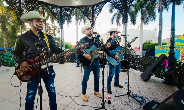 FIESTA EN EL KIOSCO EN QUILÁ