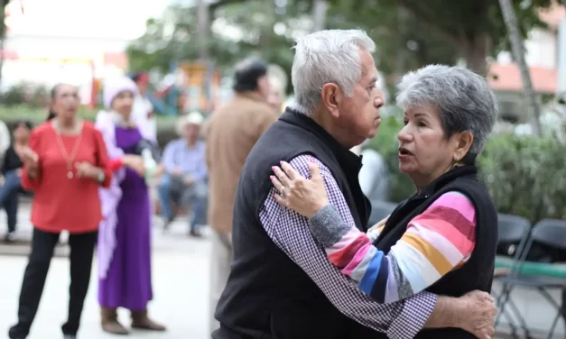 TARDES DE BOLERO CON EL TRÍO AZTECA