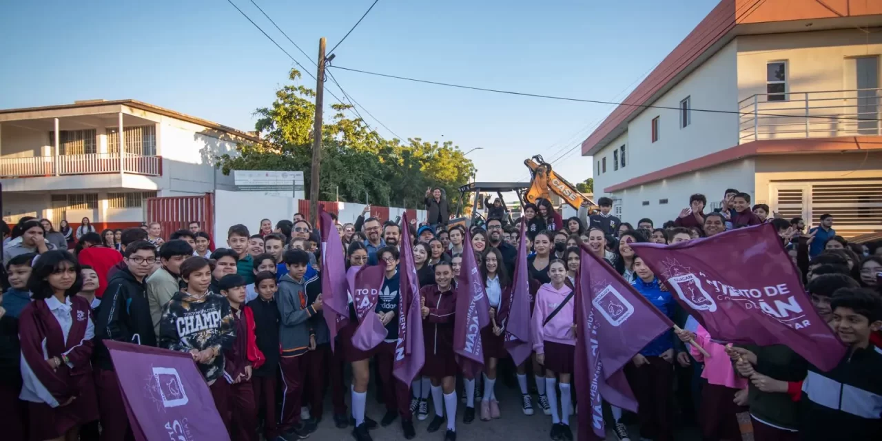 ACUDE A ALCALDE A DAR BANDERAZO DE INICIO PARA LA PAVIMENTACIÓN DE LA AV. IGUALAMO EN EL SECTOR LA CONQUISTA