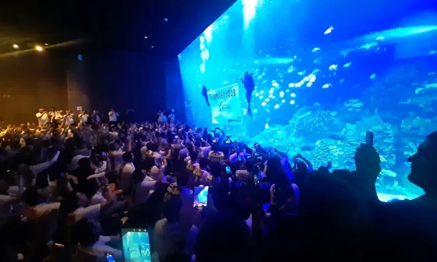 ALREDEDOR DE 700 CONVENCIONISTAS DESCUBREN LA VIDA MARINA EN EL GRAN ACUARIO MAZATLÁN