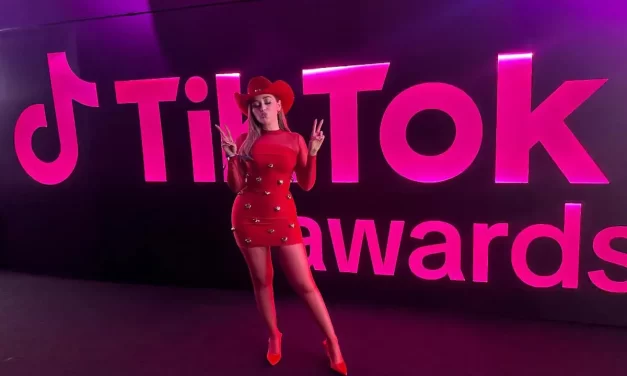 CAROLINA ROSS ESPECTACULAR EN LOS TIKTOK AWARDS 2024