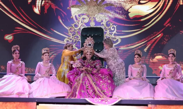 CORONAN A  CAROLINA III COMO REINA DEL CARNAVAL INTERNACIONAL MAZATLÁN 2024