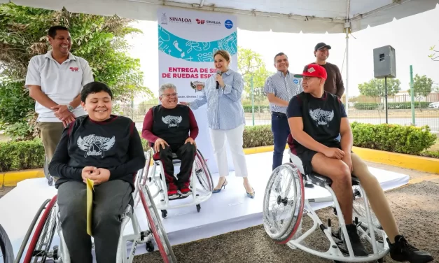 EL SISTEMA DIF SINALOA Y HELADOS DOLPHY ENTREGAN SILLAS DE RUEDAS A EQUIPO DE BÁSQUETBOL HALCONES DE GUASAVE