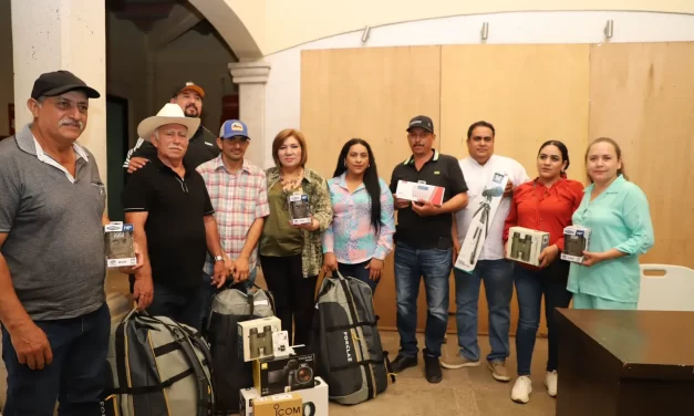 RECIBEN EQUIPO PARA VIGILANCIA Y PROTECCIÓN DE LA SIERRA DE TACUICHAMONA