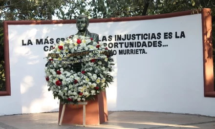 ENTRE FLORES Y BANDERAS, COLOSISTAS RECUERDAN  EL LEGADO DE LUIS DONALDO COLOSIO