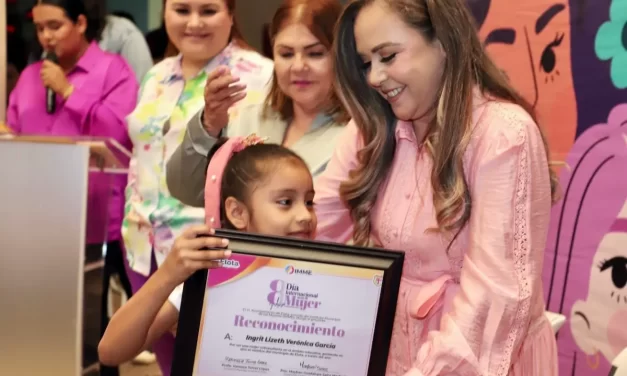 VANESSA TORRES RECONOCE A MUJERES ELOTENSES SOBRESALIENTES