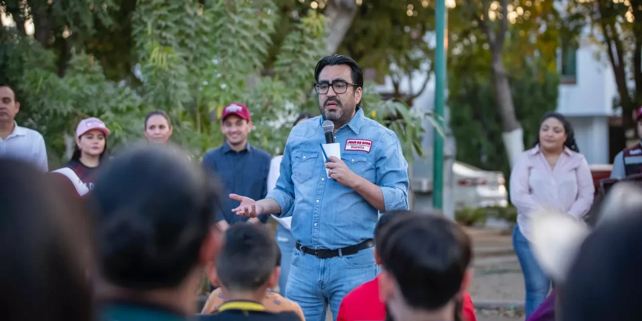 COMPROMETE JUAN DE DIOS GÁMEZ LA CONSTRUCCIÓN DE DOS CANCHAS DE FUTBOL CON PASTO SINTÉTICO EN EL SECTOR ACUEDUCTO