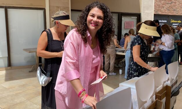 LIZBETH CRUZ, CANDIDATA AL DISTRITO 16, EMITE SU VOTO