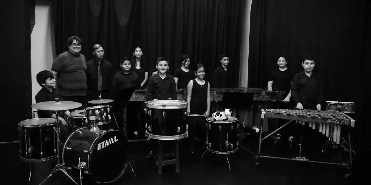 AL RITMO DE TAMBORES Y MARIMBA, ALUMNOS DEL TALLER DE PERCUSIÓN BRINDAN ARMÓNICO RECITAL