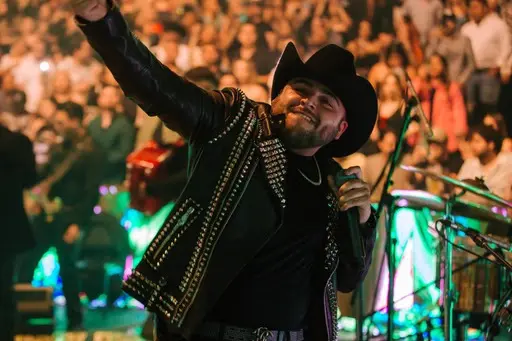 GERARDO ORTIZ Y EDGARDO NÚÑEZ EN EL DOMO CARE