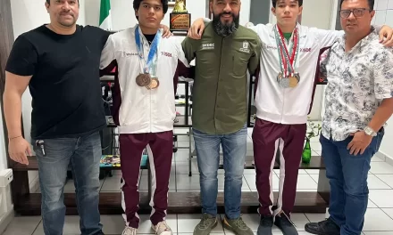 GIMNASTAS VISITAN A DIRECTOR DEL IMDEC PARA PRESUMIR MEDALLAS LOGRADAS EN NACIONALES CONADE 2024