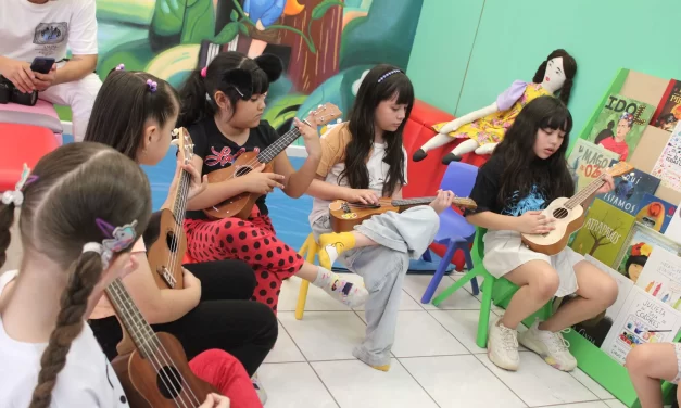 INICIO DEL TALLER DE VERANO UKELIBROS DE MÚSICA Y LIBROS EN LA BIBLIOTECA ROSA MARÍA PERAZA