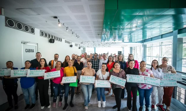 JUAN DE DIOS GÁMEZ ENTREGA CRÉDITOS DEL PROGRAMA ´MUJERES EMPRENDEDORAS POR EL BIENESTAR´